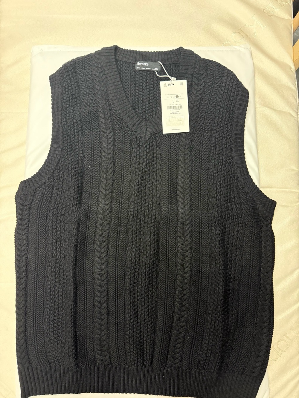 Bershka Black Cable Knit Sweater Vest V-Neck Sz L NWT - Picture 2 of 4
